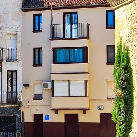 Apartamentos San Martin Plasencia Exteriör bild